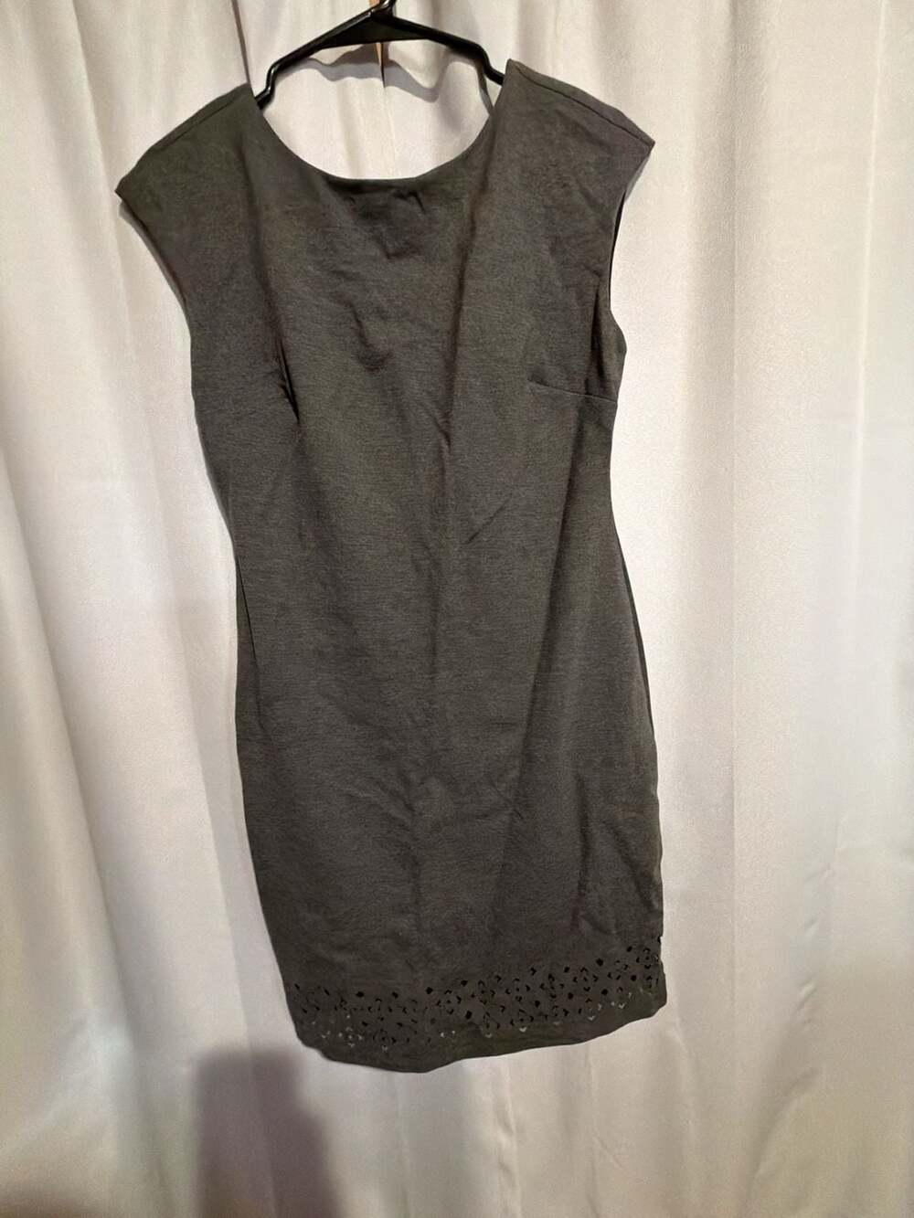 Banana Republic Laser Cut Ponte Sheath Dress Petite Size 4 Gray Sleeveless